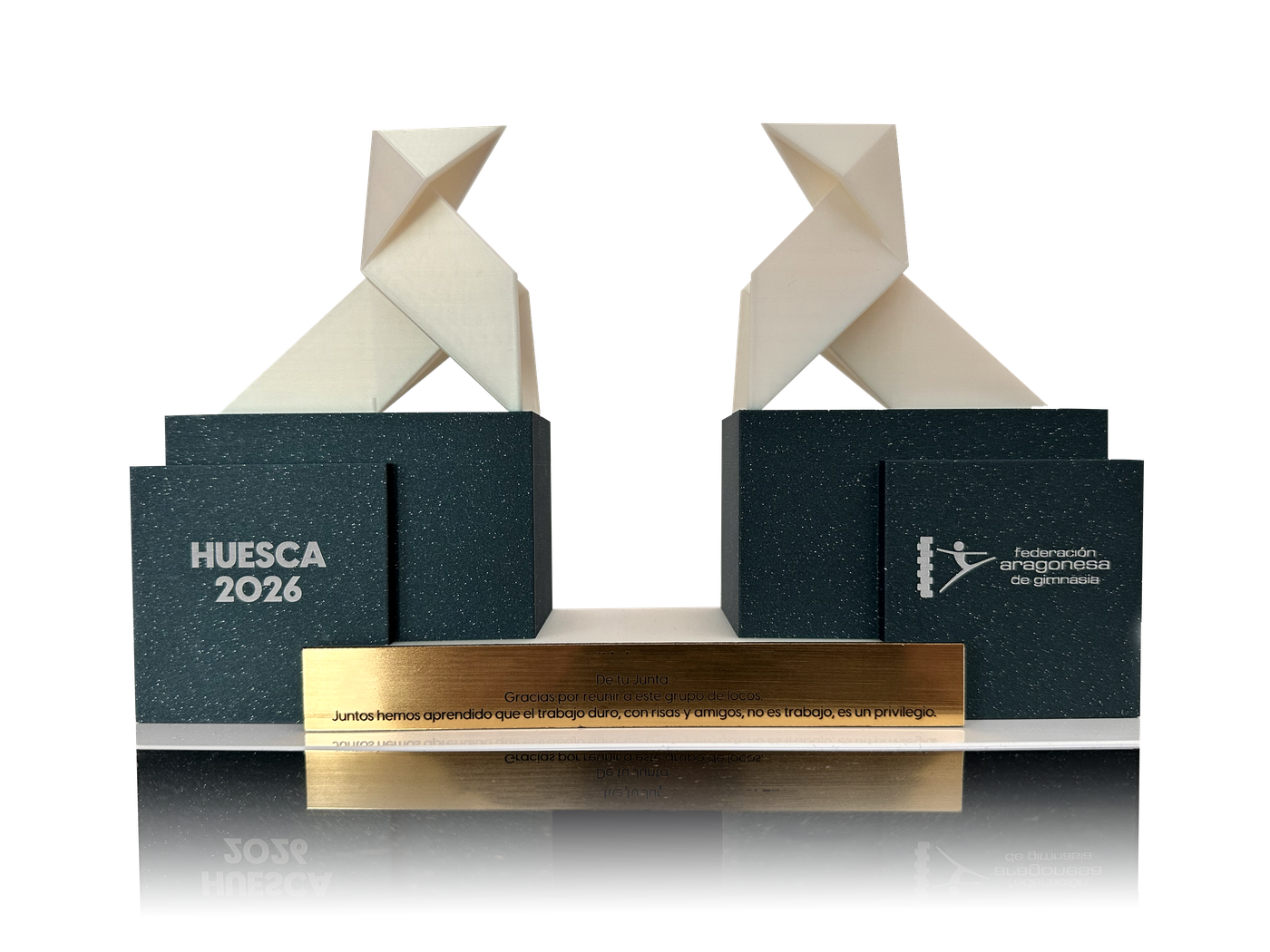 Trofeos personalizados impresos en 3D, diseñados por Loomedia para la Federación Aragonesa de Gimnasia — Huesca 2026